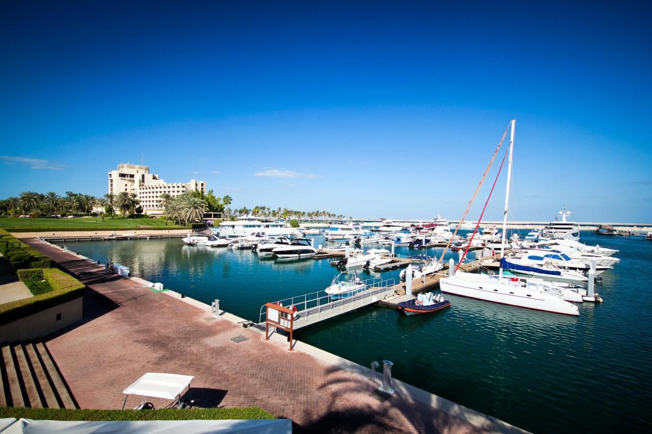 Ja The Resort - Ja Beach Hotel, Dubai Exterior photo The Royal Oman Police Yacht Club