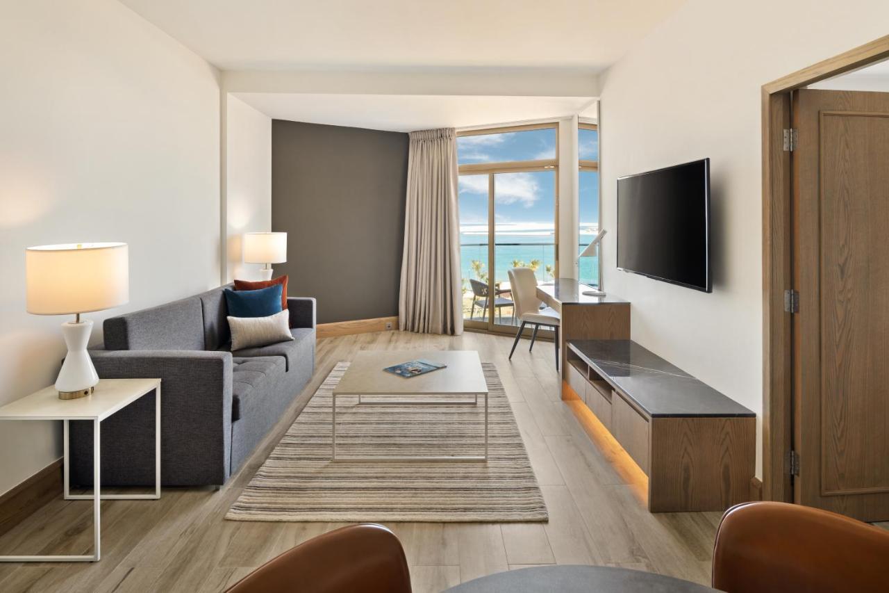 Ja The Resort - Ja Beach Hotel, Dubai Exterior photo A living room at the Hilton San Diego Bayfront